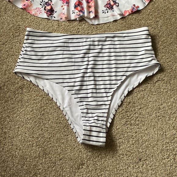 NWOT Womens Large Beachsissi Tankini Set in Floral w High Waisted striped bottom - Picture 3 of 8